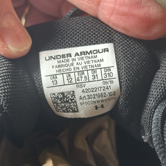 Under armor size 13 - Picture 9 of 9